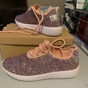 NIB Pink Glitter tennis shoes Sz 8
